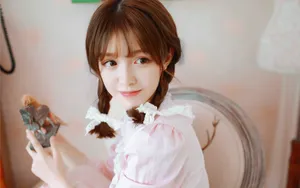 粉色唯美清纯美女图片壁纸_3