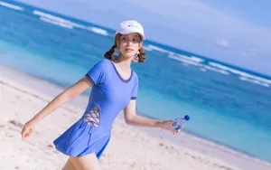 海边性感泳装美女图片壁纸