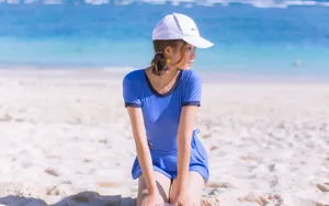 海边性感泳装美女图片壁纸_5