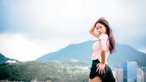 香肩长发美女图片壁纸_5