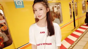 最新美女李沁壁纸_12