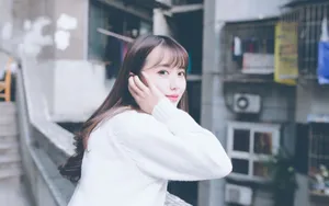 长相甜美美女户外写真图片_4
