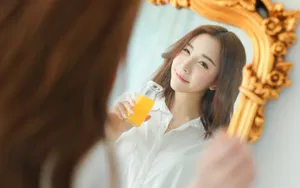 白衬衣女神私房诱人写真图片_5