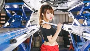 火辣美女车间性感工作照_7
