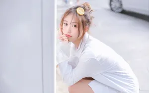 俏皮美女白衬衫诱惑写真图片_2