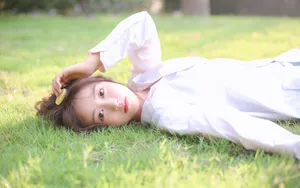俏皮美女白衬衫诱惑写真图片_8