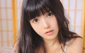 甜美女生喝牛奶图片_2