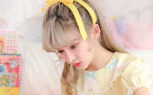 梦幻大眼美女图片壁纸_2