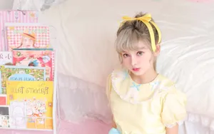 梦幻大眼美女图片壁纸_4