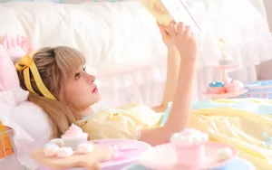 梦幻大眼美女图片壁纸_5