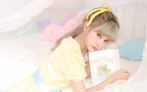 梦幻大眼美女图片壁纸_8