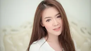 甜美肤白美女房写真桌面壁纸_7