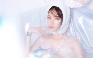 性感美女透明蕾丝裙图片壁纸_2