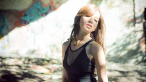 长发短裙性感美女壁纸_7