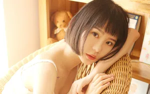 吊带背心睡衣美女图片_6