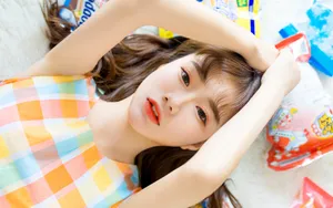 清纯甜美黄色格子裙美女图片_6