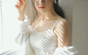 白皙水嫩性感美女私房图片壁纸_2
