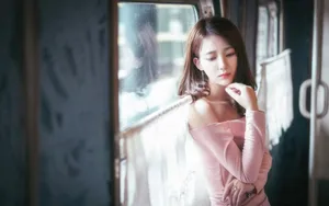 唯美性感火车美女图片壁纸_2