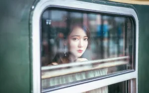 唯美性感火车美女图片壁纸_3