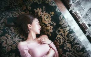 唯美性感火车美女图片壁纸_5