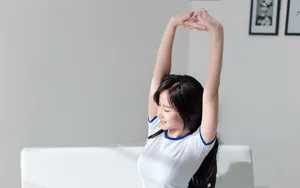 娇小大胸美女妹子图片_7