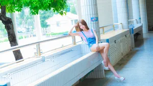 校园学生美女写真图片壁纸_3