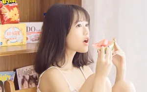清纯吊带美女图片壁纸_9