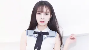 沈梦辰清纯打扮图片壁纸_2