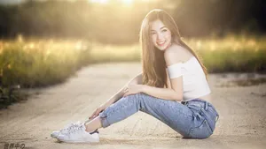 皮肤白嫩的美女图片壁纸