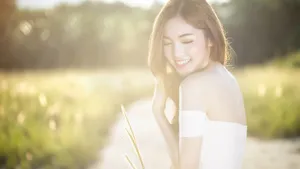 皮肤白嫩的美女图片壁纸_2