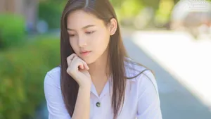 皮肤白嫩的美女图片壁纸_5