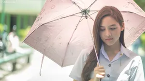 皮肤白嫩的美女图片壁纸_6