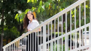 皮肤白嫩的美女图片壁纸_7