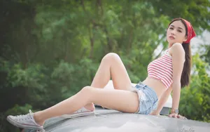 青春性感小美女图片壁纸
