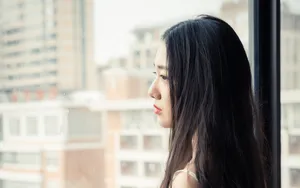 漂亮美女床上图片壁纸_4