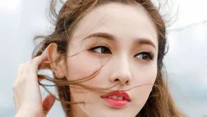 女主持人彭晓冉图片壁纸