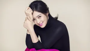 美女蒋欣桌面壁纸图片_9