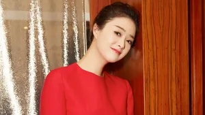 美女蒋欣桌面壁纸图片_16