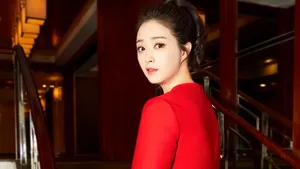 美女蒋欣桌面壁纸图片_18