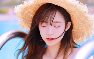 粉色甜美美女泳池写真图片壁纸_5