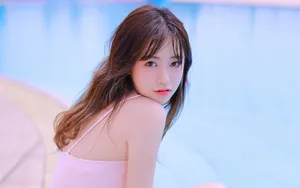 粉色甜美美女泳池写真图片壁纸_8