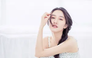 清新脱俗美女写真桌面壁纸_2