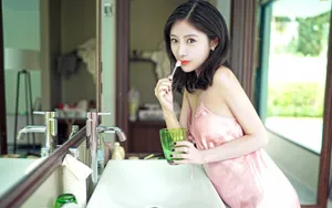 美女起床过程图片_9