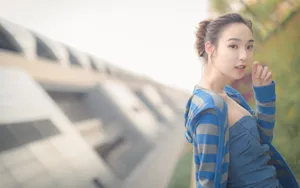 甜美美女野外写真壁纸_3