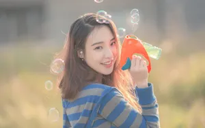 甜美美女野外写真壁纸_4