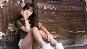 各种姿态的美女图片壁纸_12