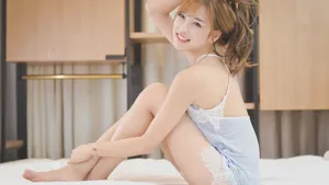 青春阳光靓丽美女桌面壁纸_12