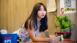 白嫩小美女写真壁纸_12