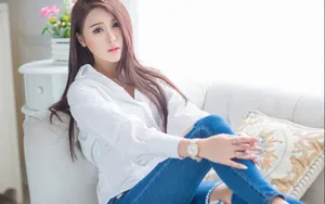 气质居家美女写真桌面壁纸
