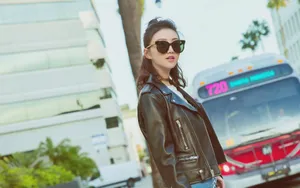 美女明星景甜街拍桌面壁纸_2